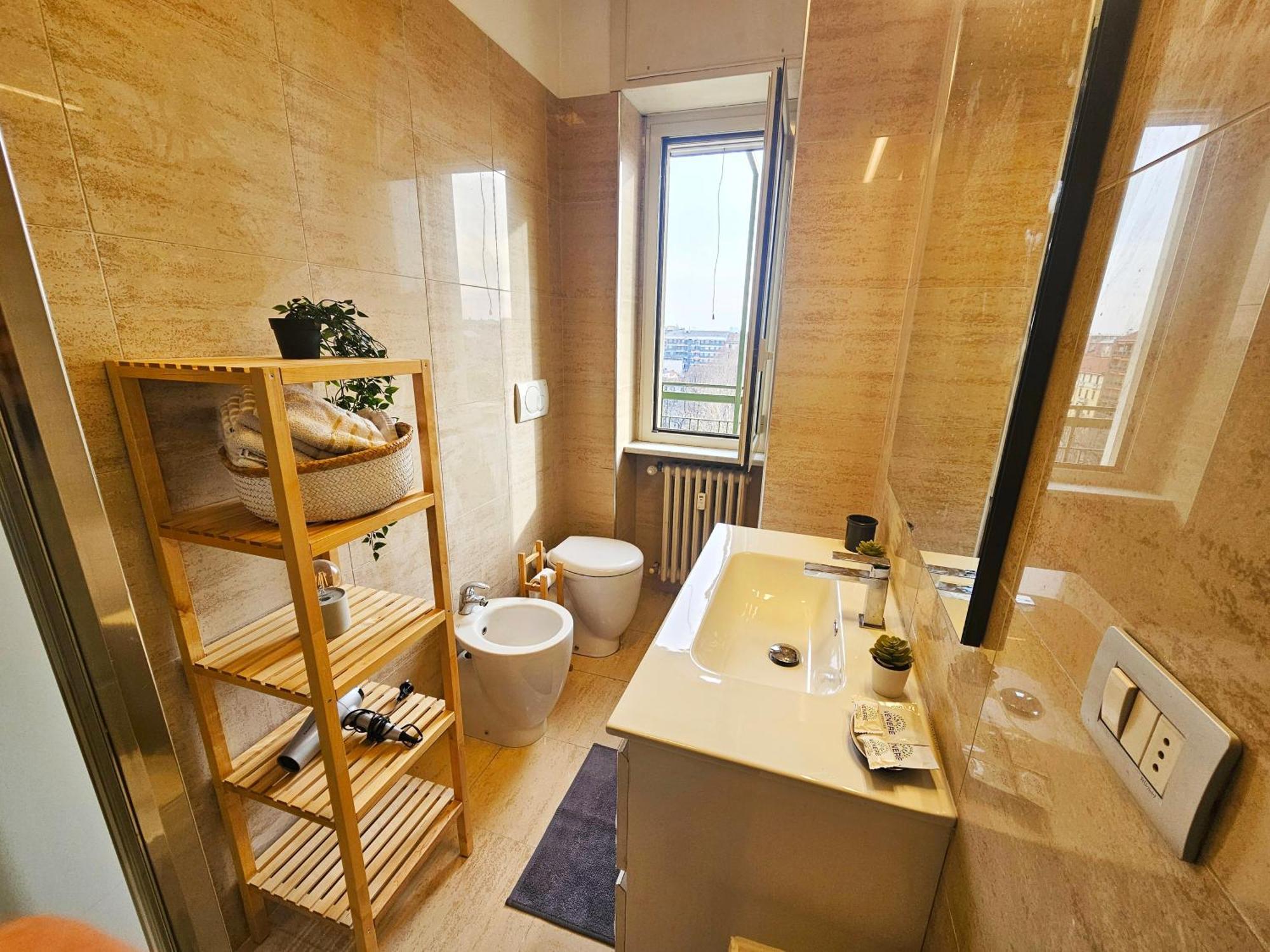 Sunny & Updated Flat With Panoramic City View 50M From M4 Stop Милано Екстериор снимка
